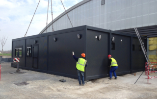 Mise en place du club house en construction modulaire