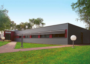 Vue d'extérieur des bureaux modulaires TOTAL PETROCHEMICAL